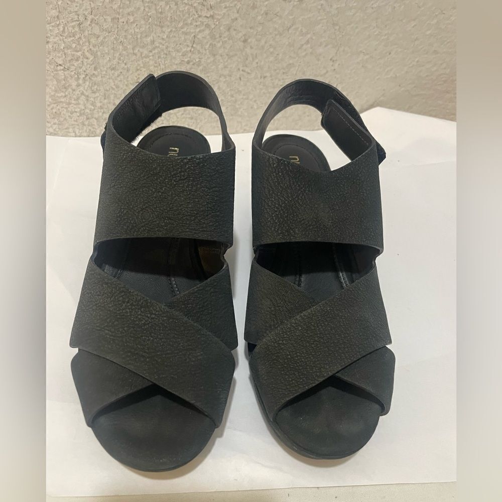 Nurture black leather strappy platform sandal size 6 Sairyn